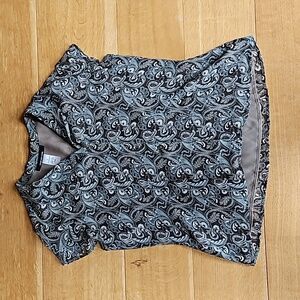 Jones New York silk size 12 short sleeved blouse in taupe and teal